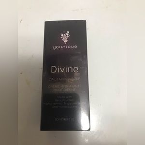 Younique Divine Daily Moisturizer